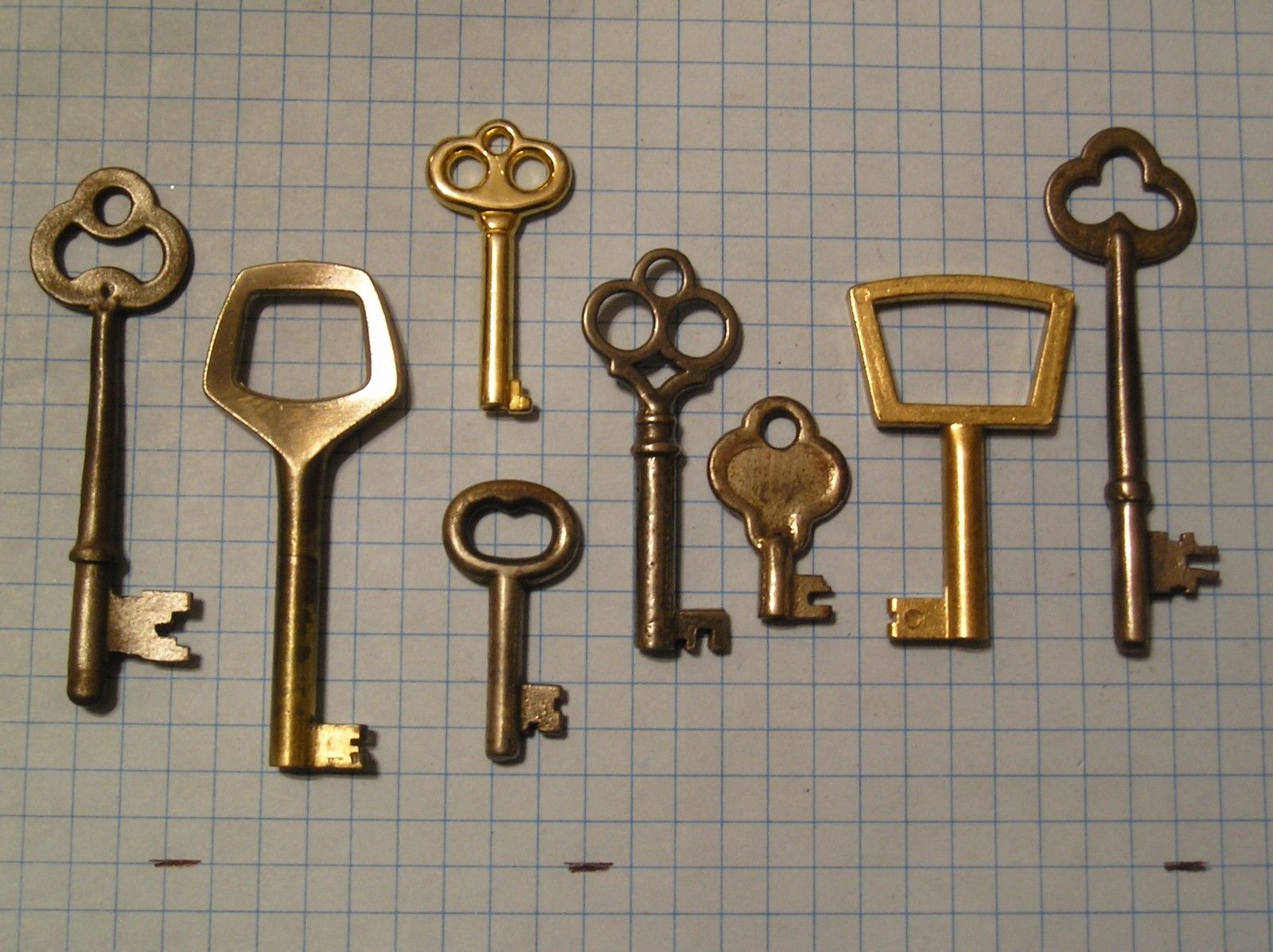 LOT OF 8 ANTIQUE KEYS, SKELETON, FURNITURE, BARREL, AND OLD
