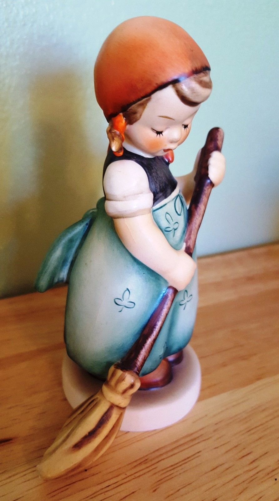 hummel figurine little sweeper