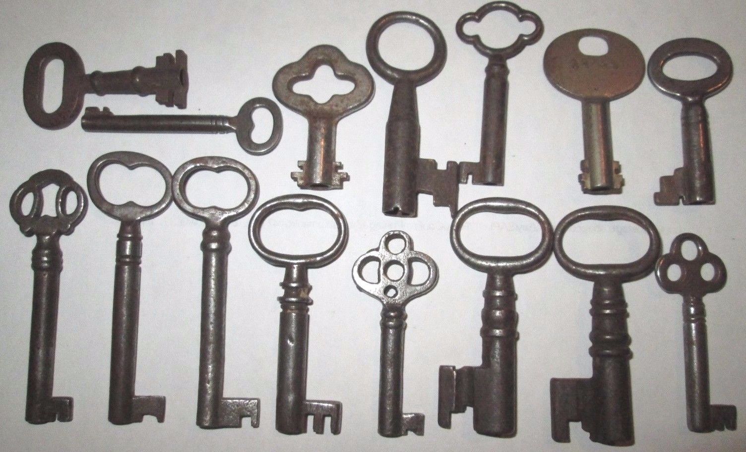 LOT OF 15 VINTAGE OPEN BARREL SKELETON KEYS FURNITURE TRUNK