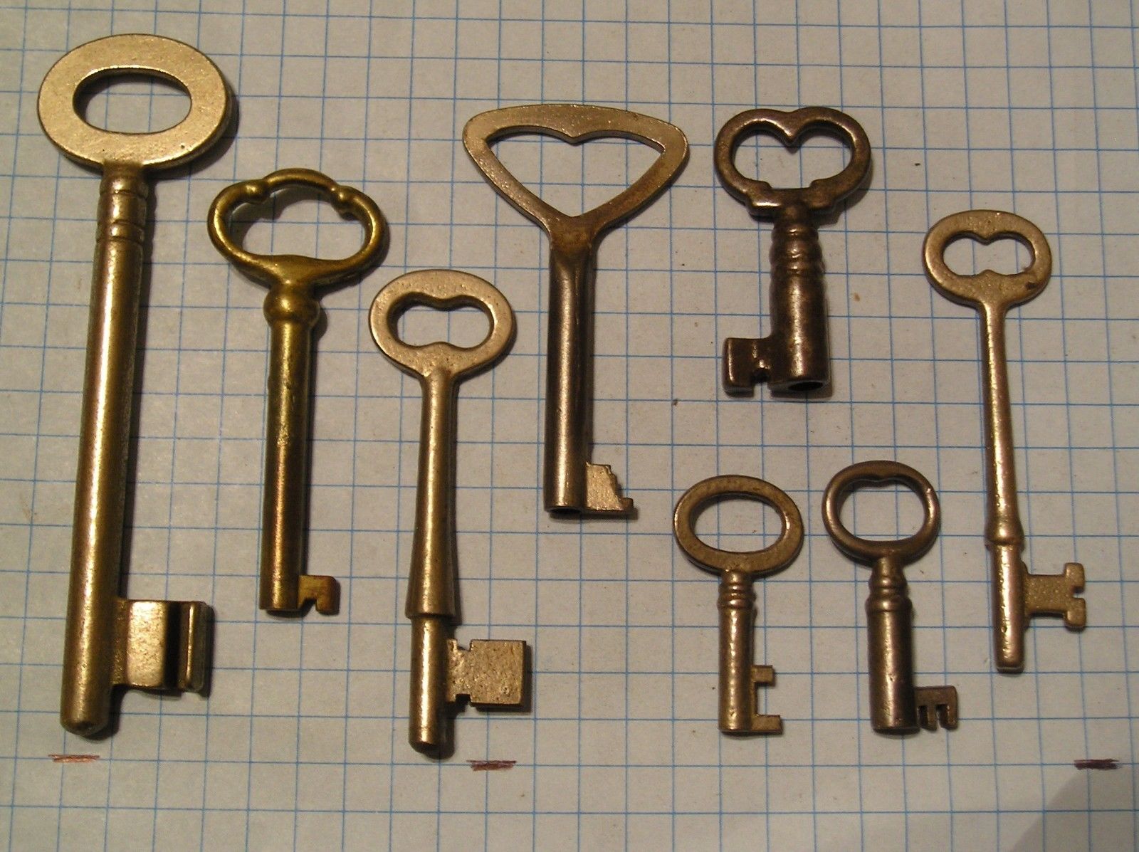 LOT OF 8 ANTIQUE KEYS, SKELETON, FURNITURE, BARREL, AND OLD