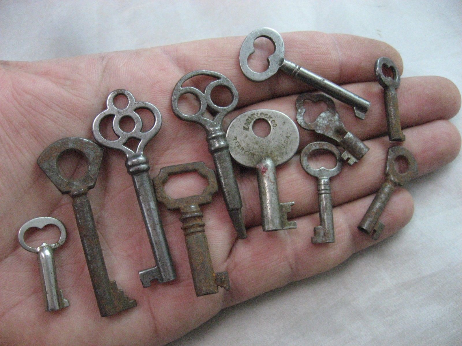 FURNITURE KEY LOT ANTIQUE, DESK & CLOCK KEY & MORE, RARE