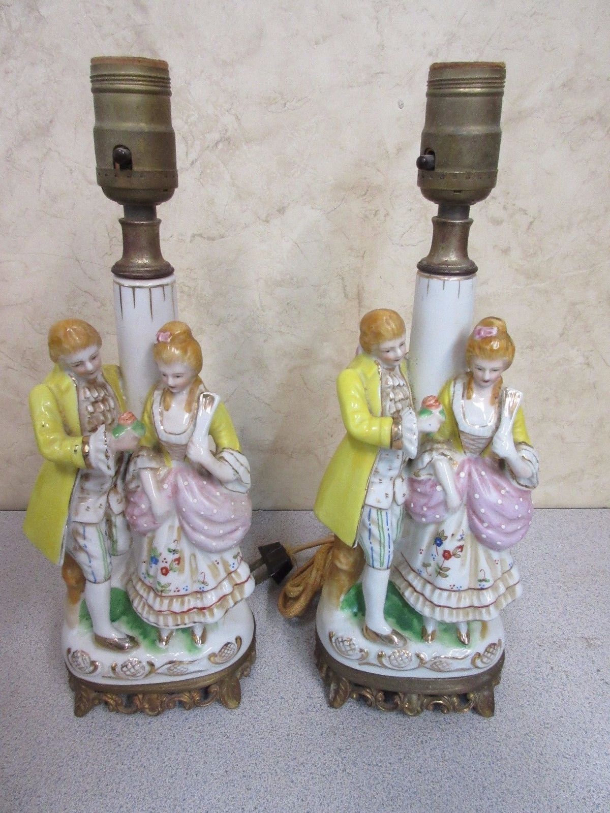 2 VICTORIAN FRENCH STYLE BOUDOIR VANITY BEDSIDE LAMPS FIGURINES MAN