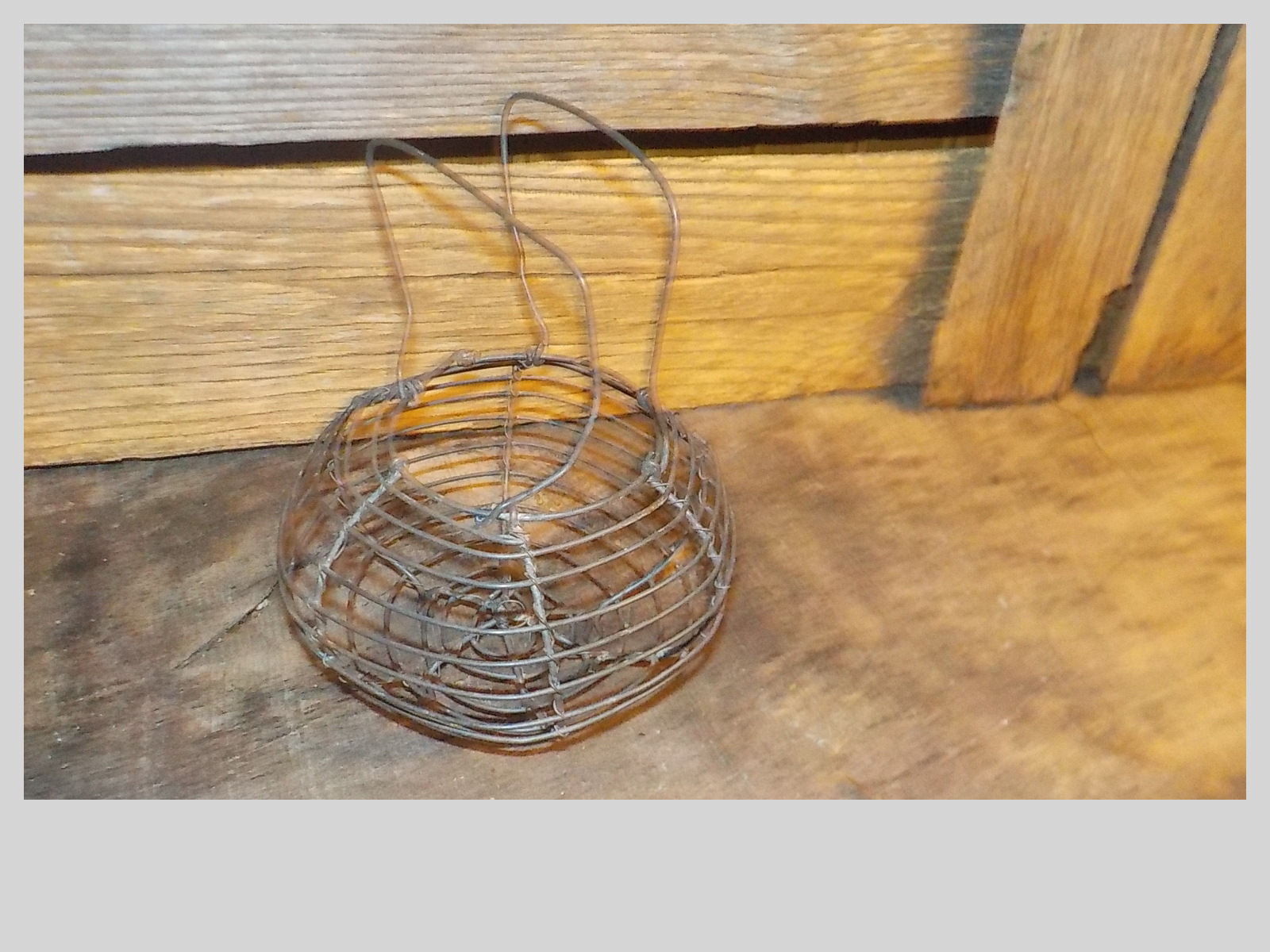 VINTAGE HEAVY METAL WIRE GATHERING BASKETMINI SIZED EGG BASKET