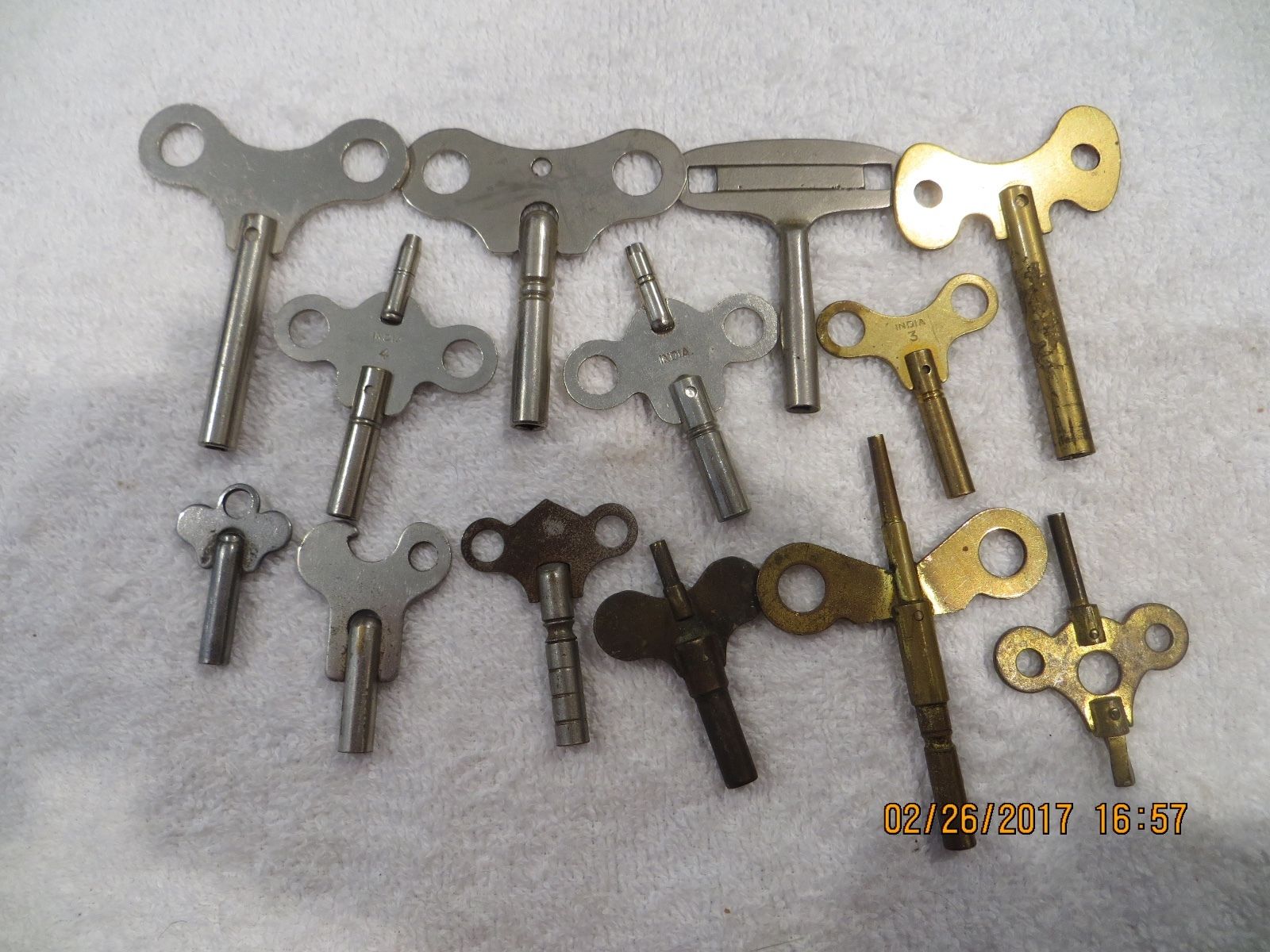 LOT OF 13 VINTAGE ANTIQUE CLOCK KEYS BRASS & STEEL ESTATE FIND Antique Price Guide Details Page