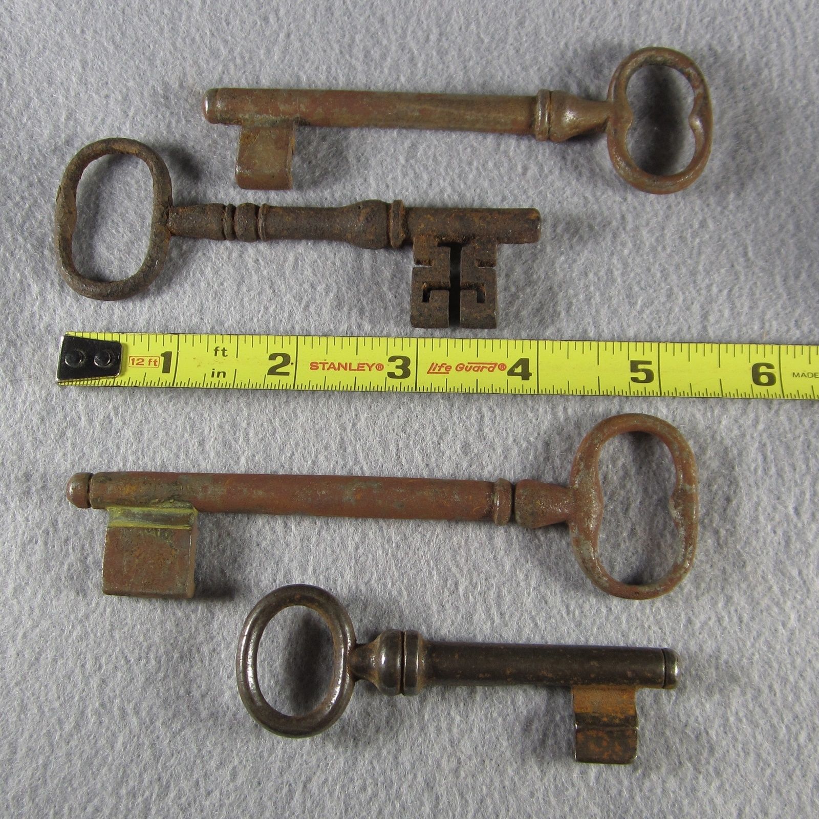 NICE LOT OF 4 VERY LARGE ANTIQUE SKELETON KEYS Antique Price Guide