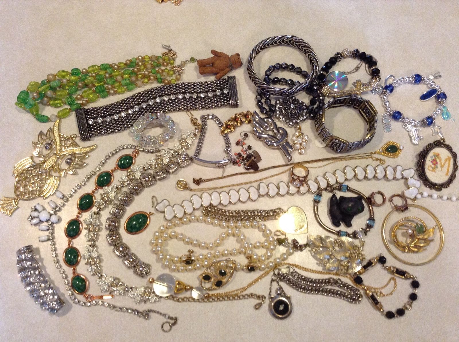 VINTAGE JEWELRY LOT 40 pcs Some New, Sara Covenry Lisner, Art, Milk ...