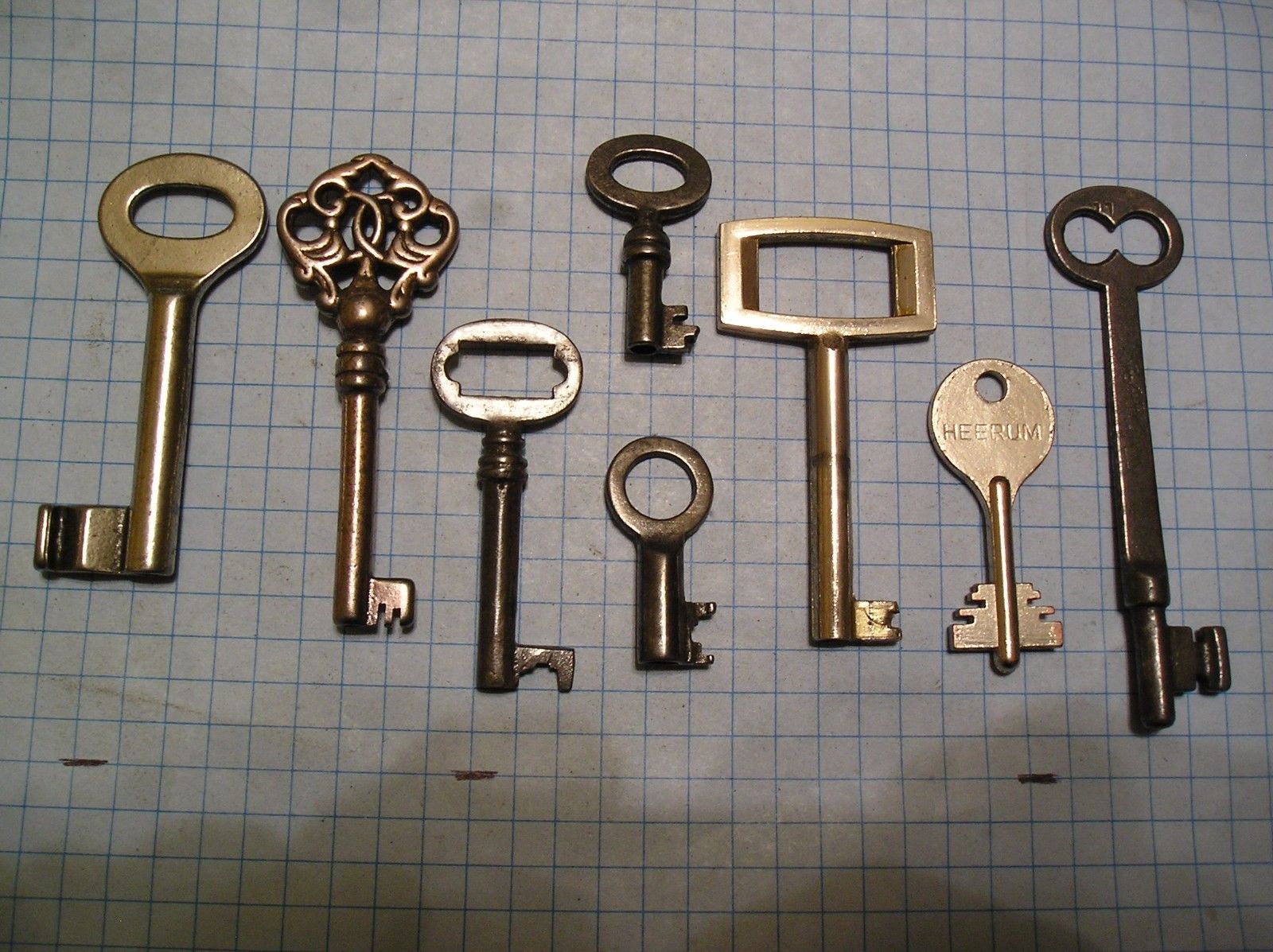 LOT OF 8 ANTIQUE SKELETON, FURNITURE, BARREL, AND OLD LOCK KEYS Antique Price Guide