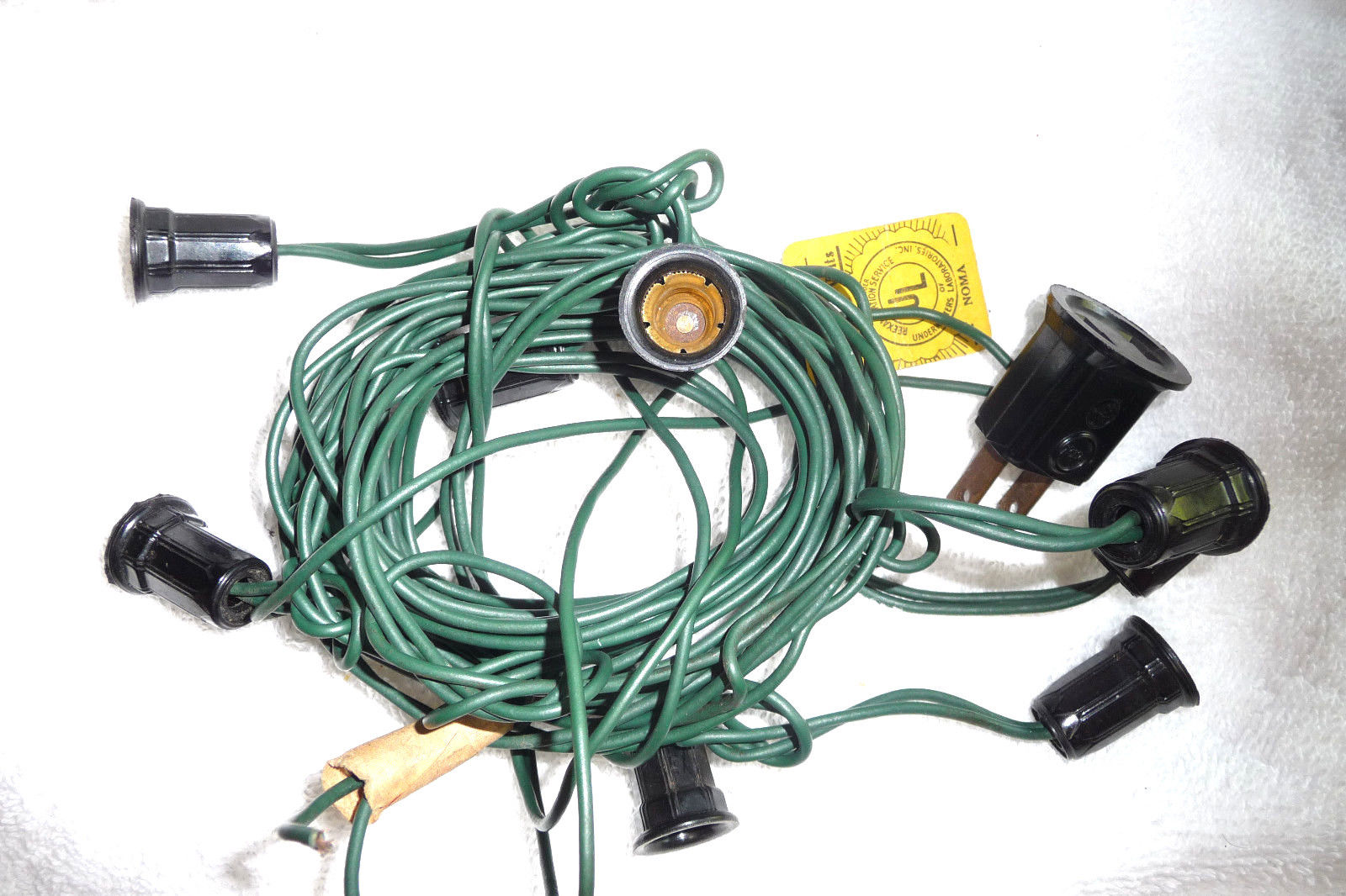 VINTAGE NOMA BUBBLE LIGHTS CORD WITH 9 C6 SOCKETS, ONE WIRE CAME OFF