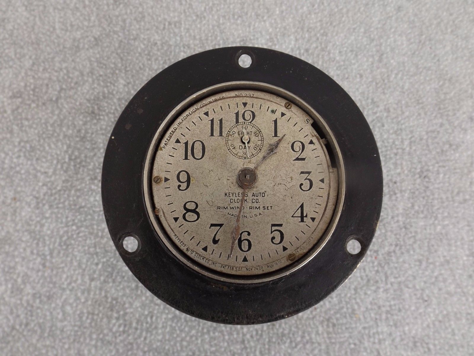 OLD ANTIQUE KEYLESS AUTO CLOCK CO RIM WIND EIGHT DAY AUTO AUTOMOBILE
