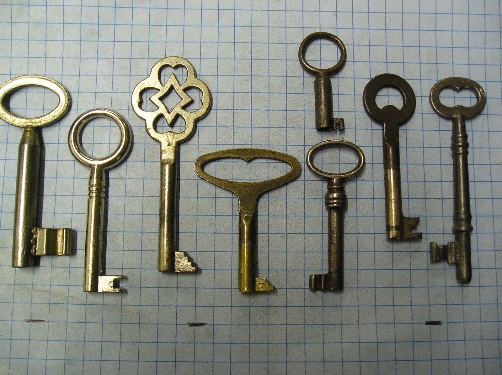 LOT OF 8 ANTIQUE SKELETON, FURNITURE, BARREL, AND OLD LOCK KEYS Antique Price Guide