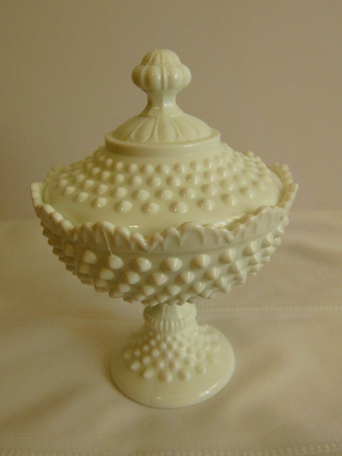 FENTON WHITE HOBNAIL MILK GLASS CANDY DISH WITH LID EXCELLENT 9 inches