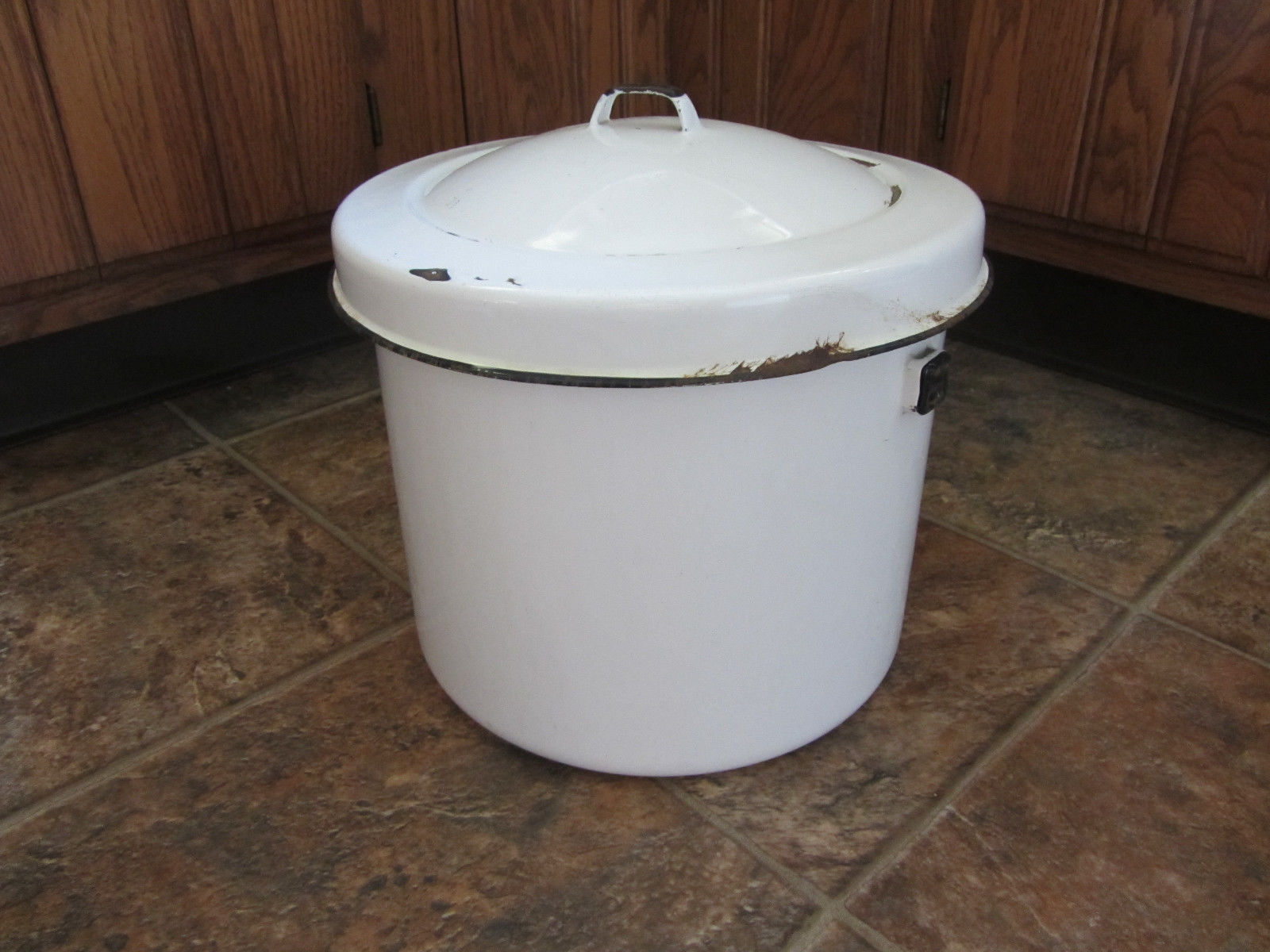 Vintage Large White Enamel Chamber Pot With Lid, missing handle