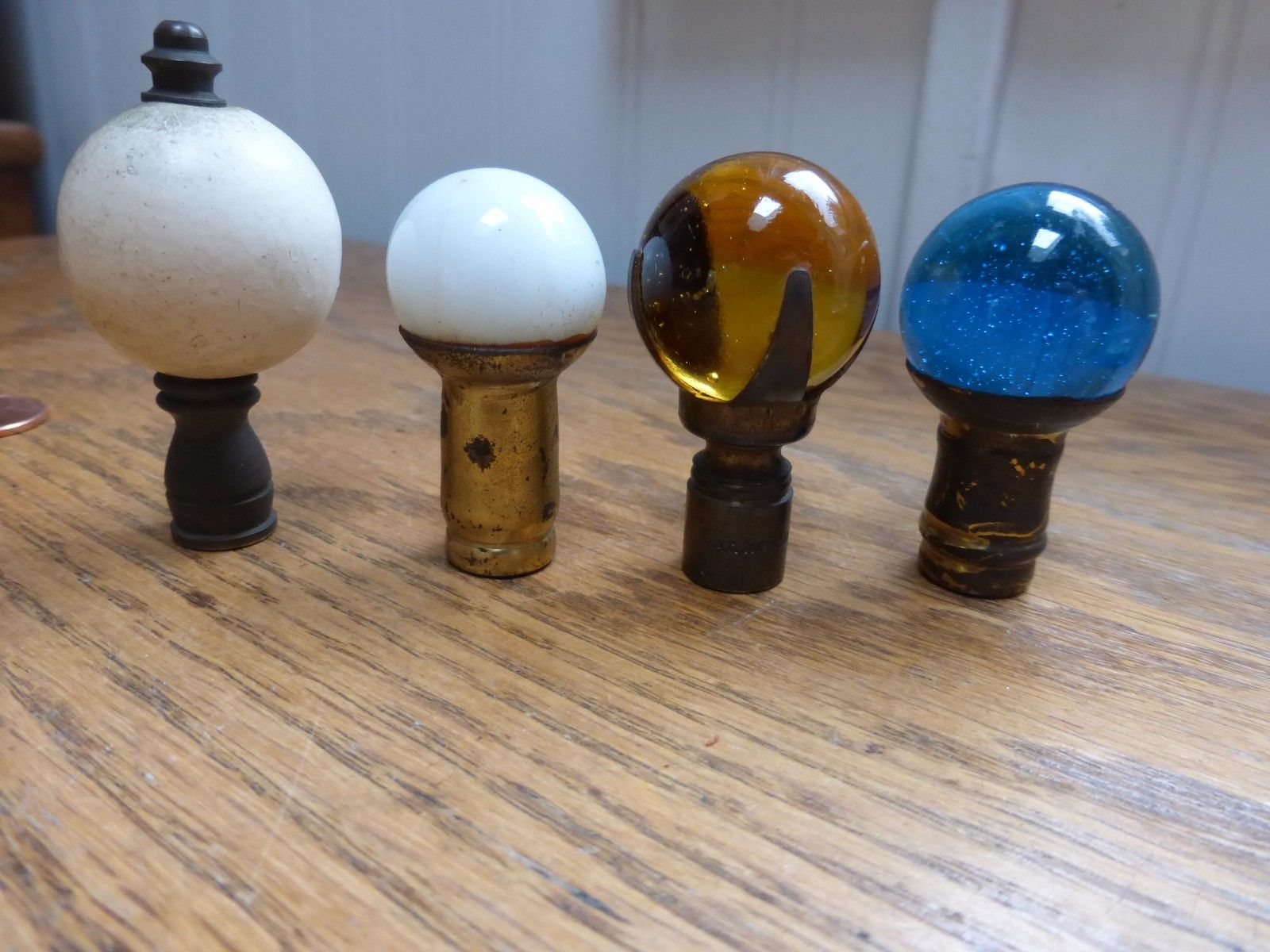 Lot of 4 vintage lamp finials amber yellow milk glass blue wooden
