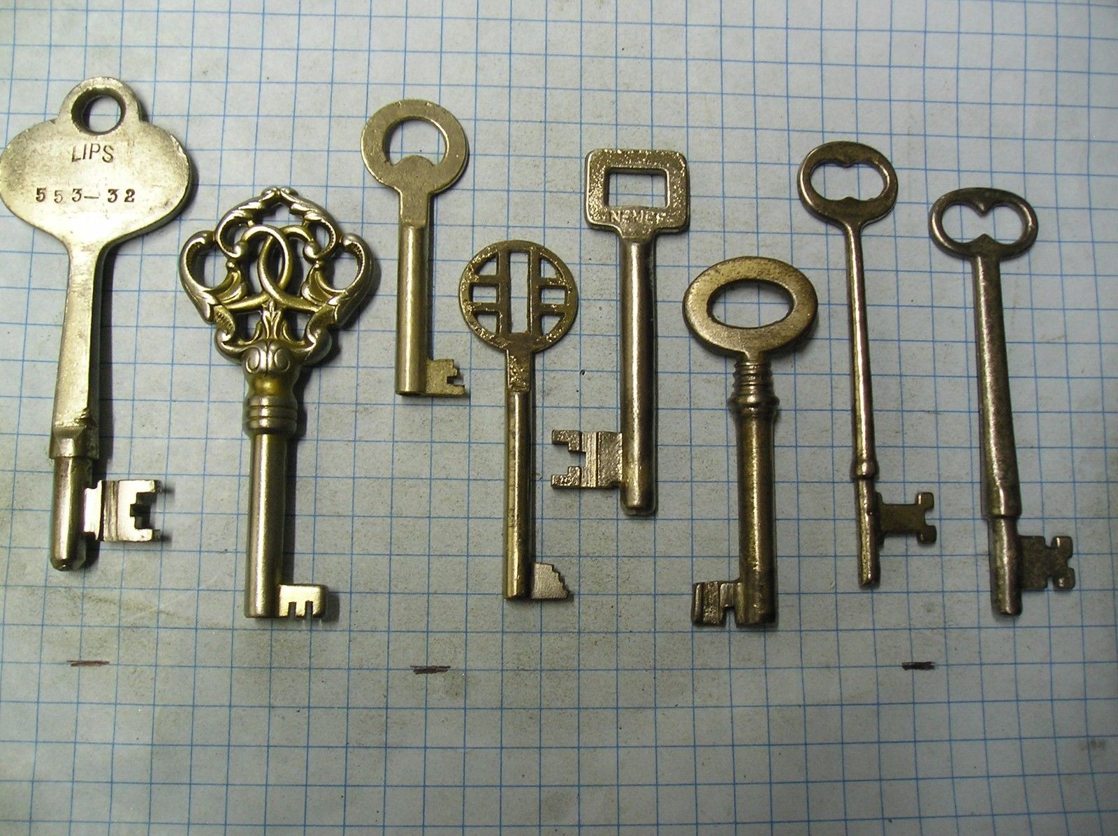 LOT OF 8 ANTIQUE SKELETON, FURNITURE, BARREL, AND OLD LOCK KEYS Antique Price Guide
