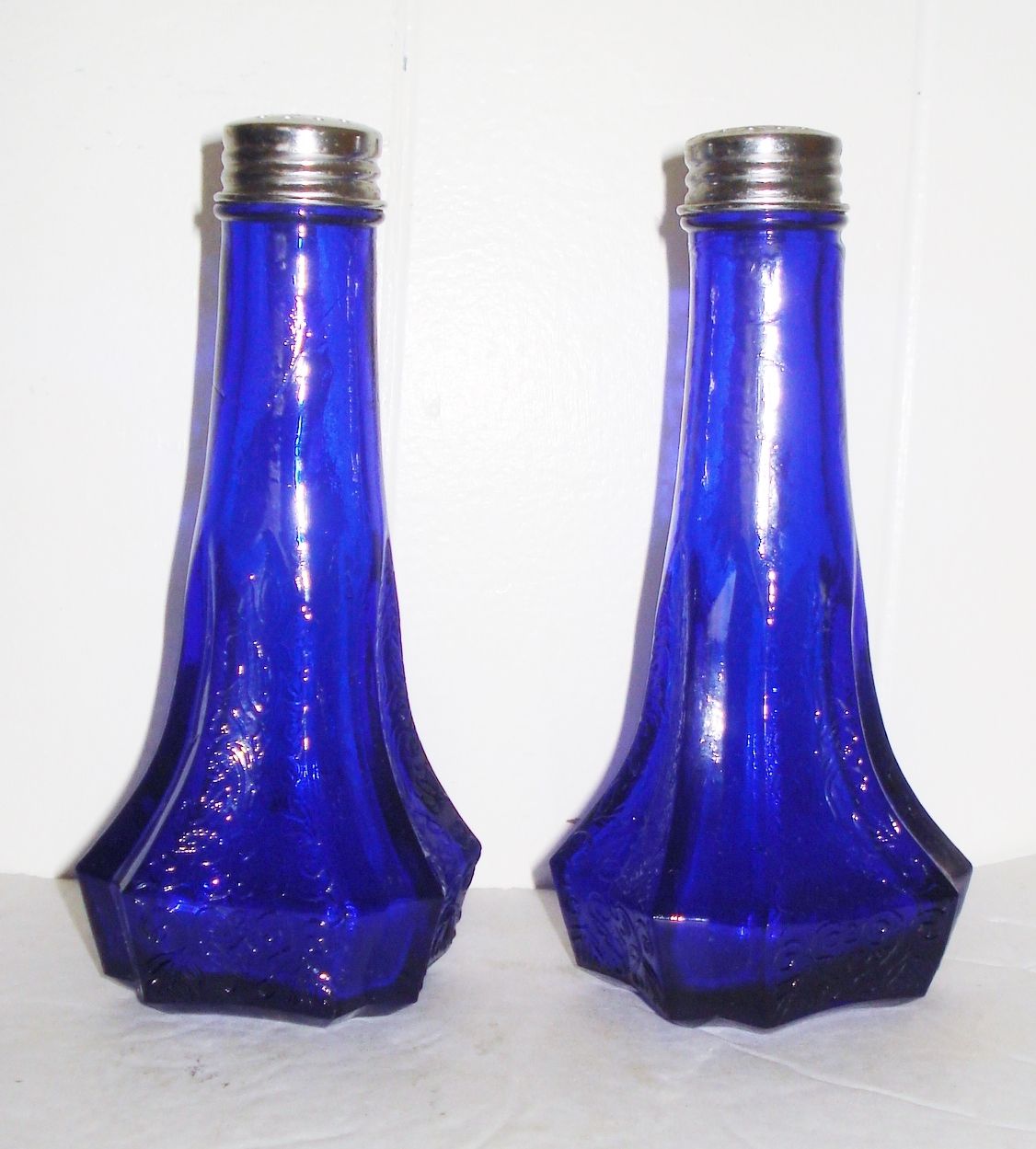 Vintage Large Cobalt Blue Depression Glass Salt And Pepper Shakers Vintage Large Cobalt Blue Depression Glass Salt And Pepper Shakers Beautiful
