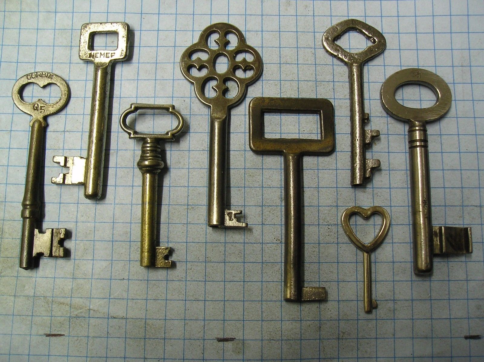 LOT OF 8 ANTIQUE SKELETON, FURNITURE, BARREL, AND OLD LOCK KEYS