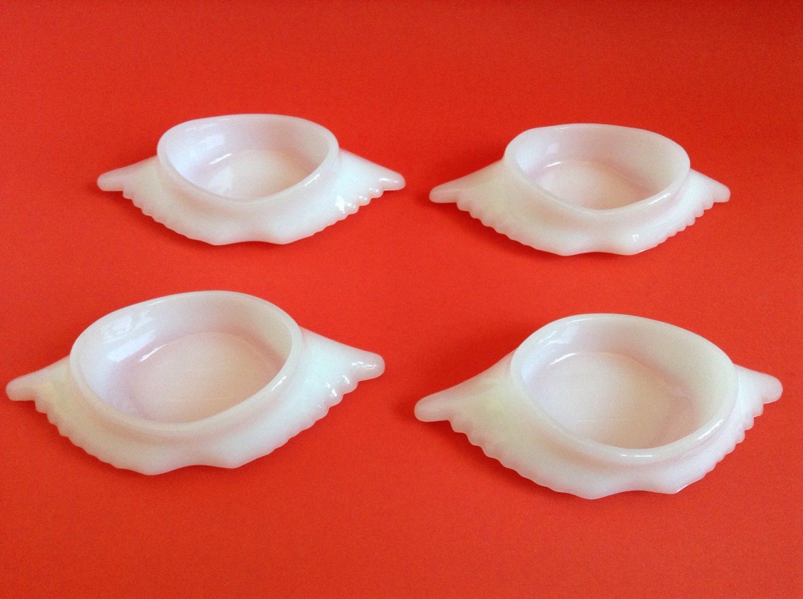 4 GLASBAKE Crab Imperial White Milk Glass Baking Dishes J116 EXCELLENT