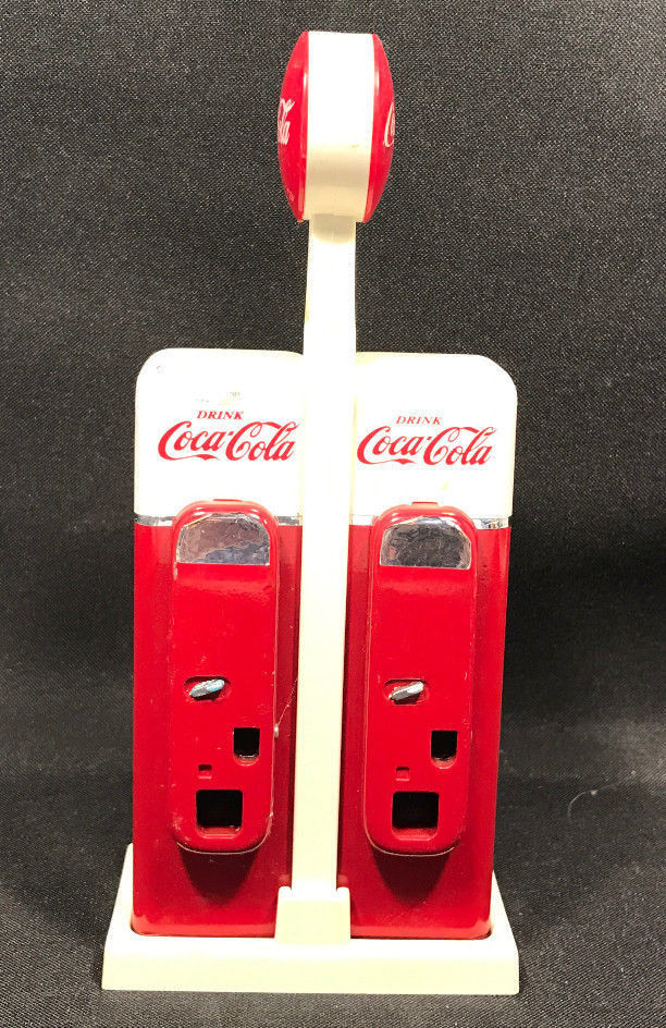 Vintage Vending Machine 1993 COCACOLA Machine Salt And Pepper Shakers