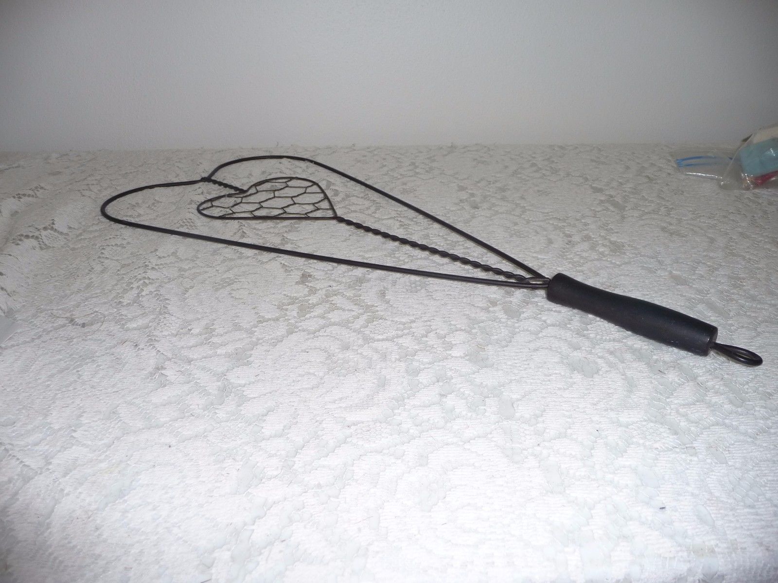 VINTAGE WOODEN METAL RUG BEATER LARGE WIRE 21 1/2 LONG Antique