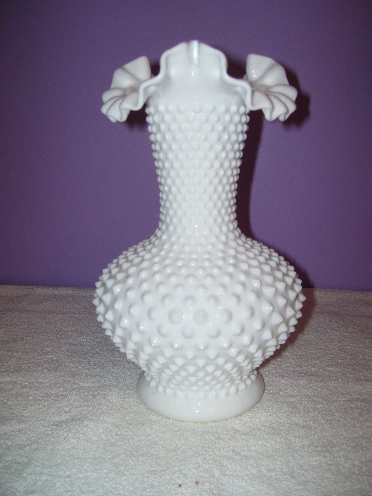 VINTAGE COLLECTIBLE MARKED FENTON HOBNAIL MILK GLASS VASE RUFFLED
