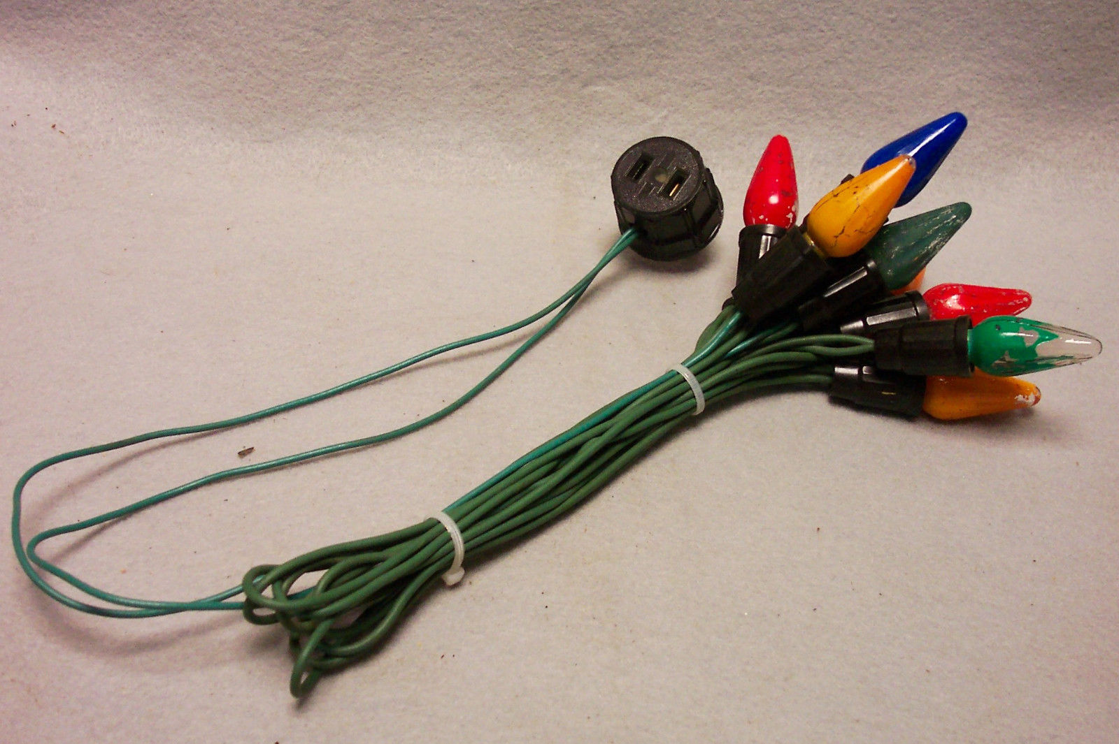 Vintage C6 CHRISTMAS TREE LIGHT STRING 10 sockets with bulbs