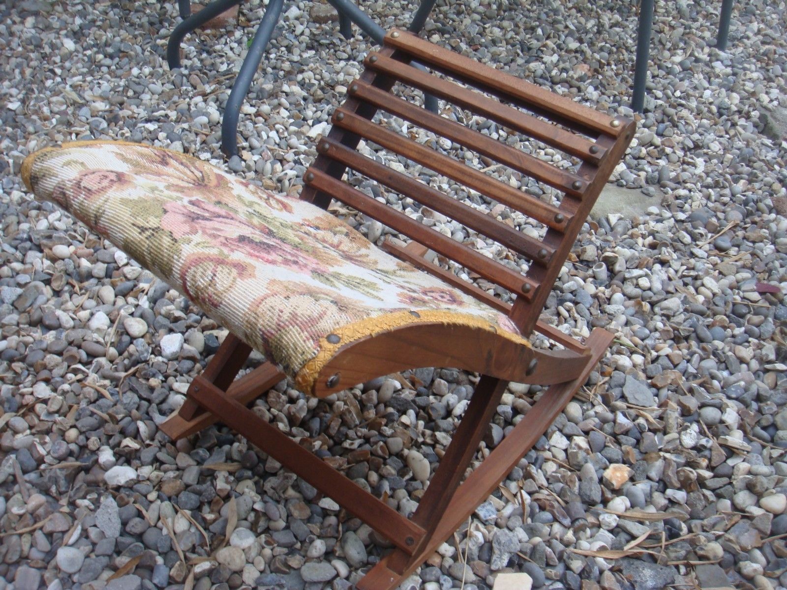 VINTAGE ANTIQUE EDWARDIAN WOODEN ROCKING FOOTSTOOL VERY COMFORTABLE TO