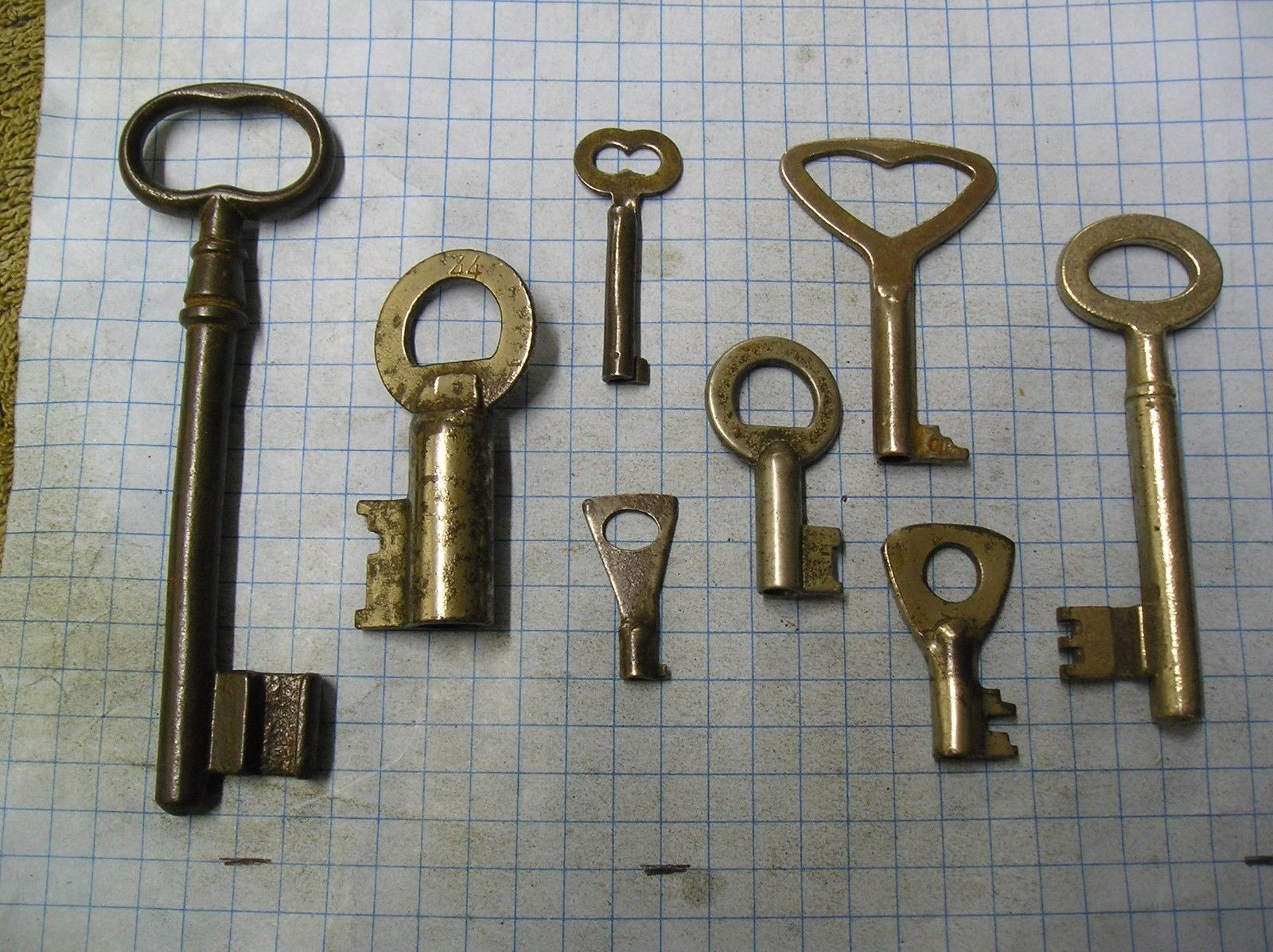 LOT OF 8 ANTIQUE SKELETON, FURNITURE, BARREL, AND OLD LOCK KEYS