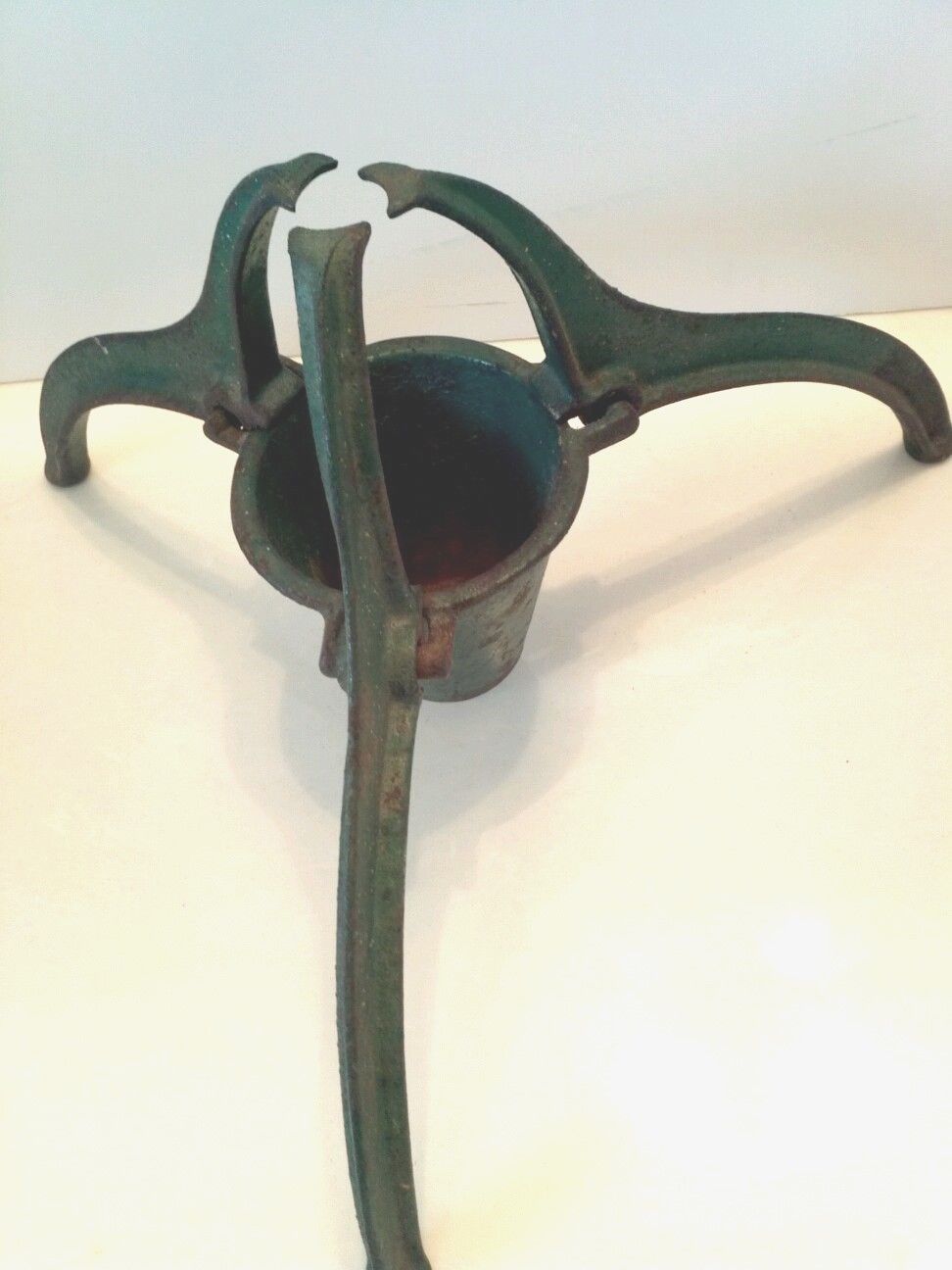 Self Adjusting Christmas Tree Stand 