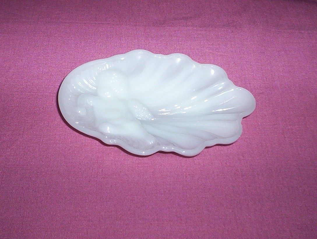 Vintage AVON Angel Cherub White Milk Glass Soap Dish Jewelry Tray