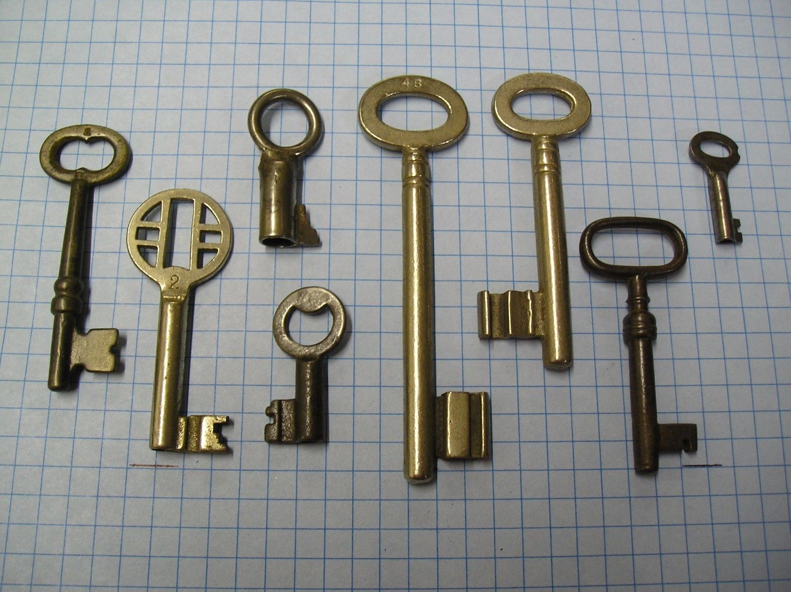 LOT OF 8 ANTIQUE SKELETON, FURNITURE, BARREL, AND OLD LOCK KEYS Antique Price Guide