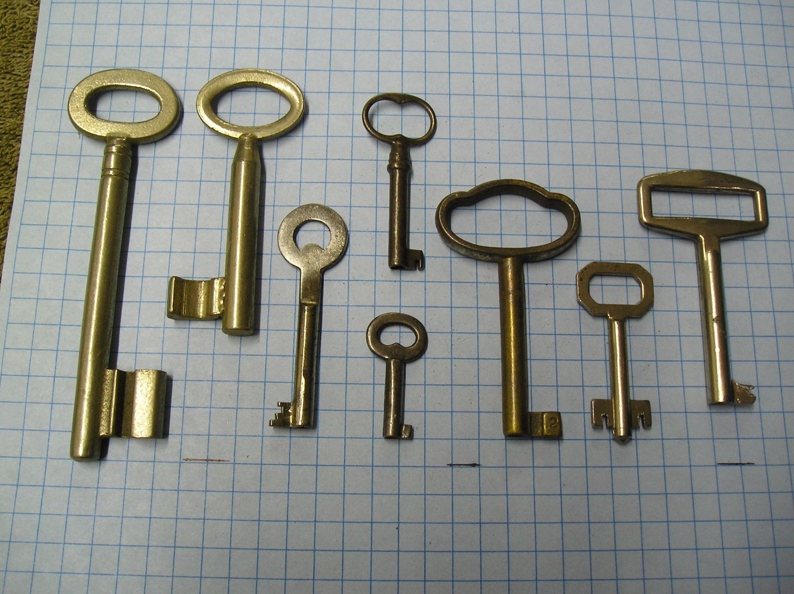 LOT OF 8 ANTIQUE SKELETON, FURNITURE, BARREL, AND OLD LOCK KEYS Antique Price Guide