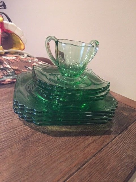 8 VINTAGE GREEN DEPRESSION SQUARE DESIGN PLATES 1 CUP GLASS DESSERT ...