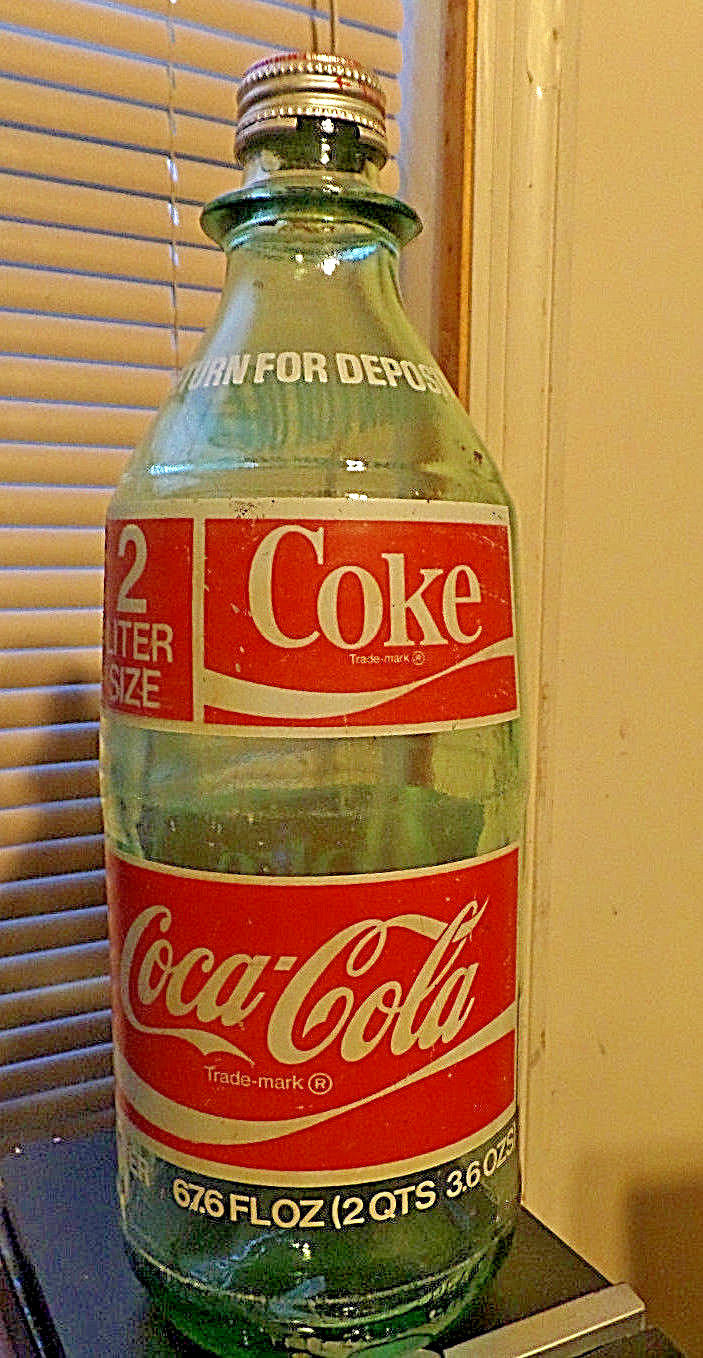 VINTAGE 1970''S 2 LITER COKE COCACOLA GLASS BOTTLE 67.6 OUNCES