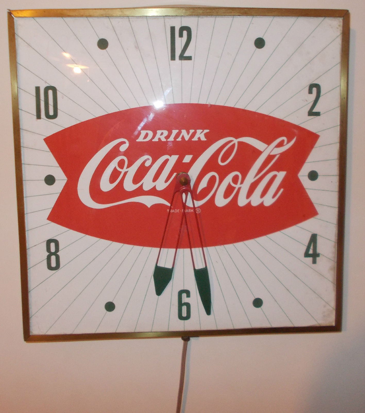 VINTAGE DRINK COCA COLA ELECTRIC WALL CLOCKPAMUSA MADENOT WORKING
