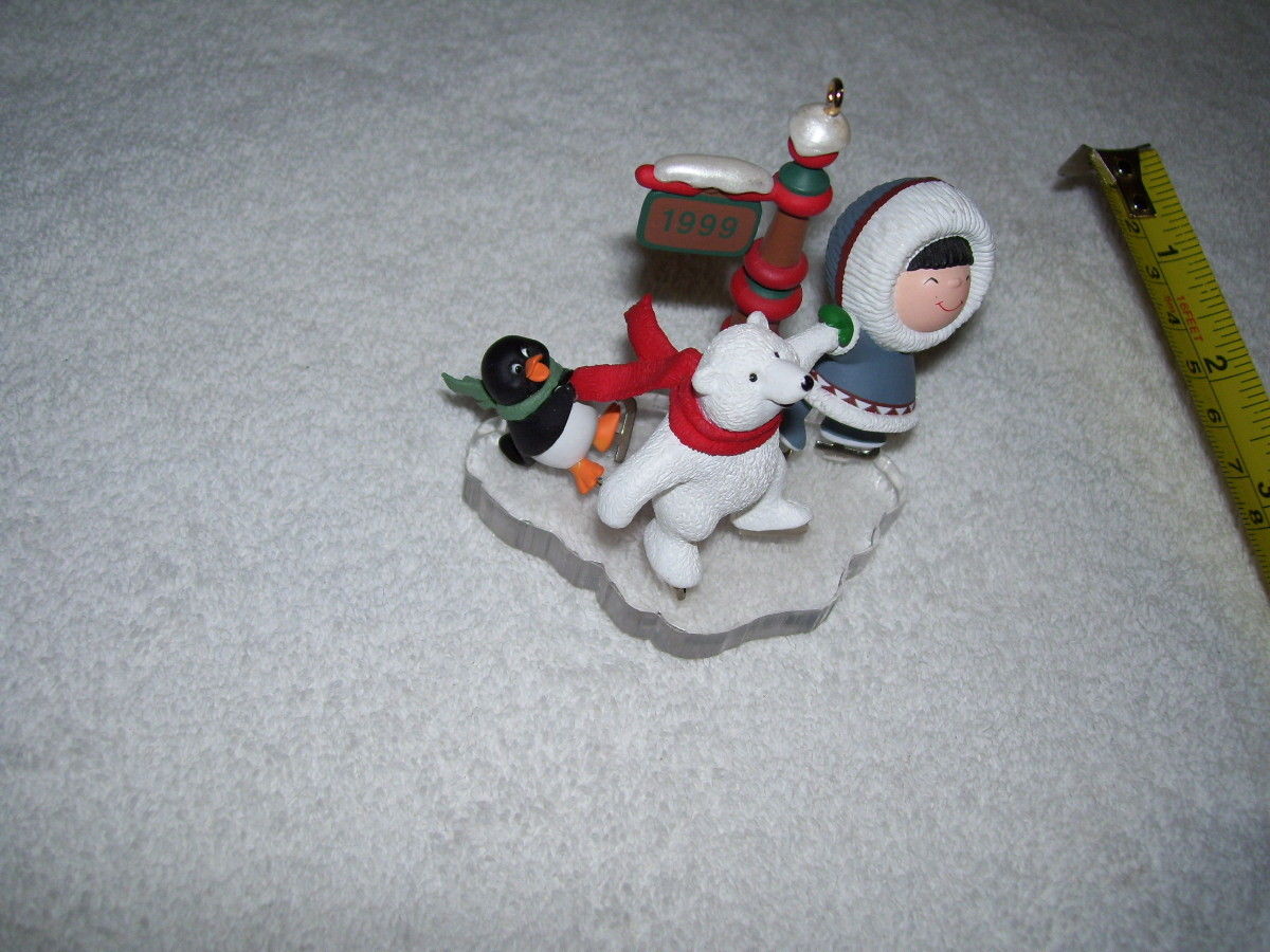 HALLMARK Frosty Friends Ornament 1999 no box. Antique Price Guide
