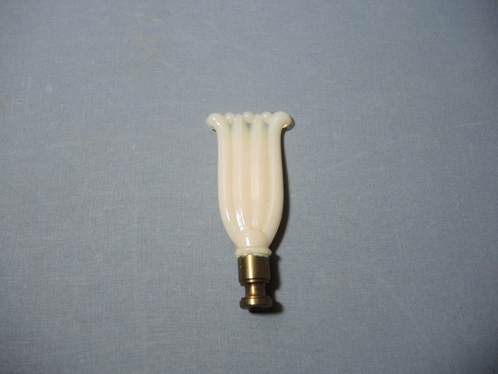 EX Vintage Aladdin Lamp Milk Glass Finial in Cream Color, 4" Tall Antique Price Guide Details