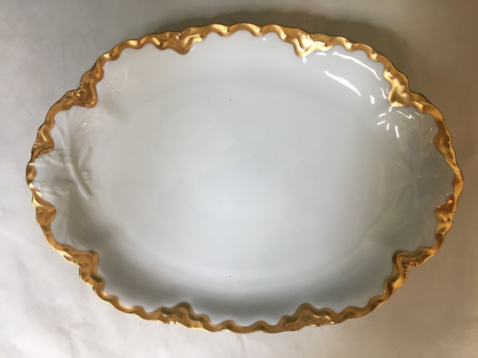 VINTAGE 11.5" HUTSCHENREUTHER SELB LHS BAVARIA OVAL PLATE W/ GOLD TRIM
