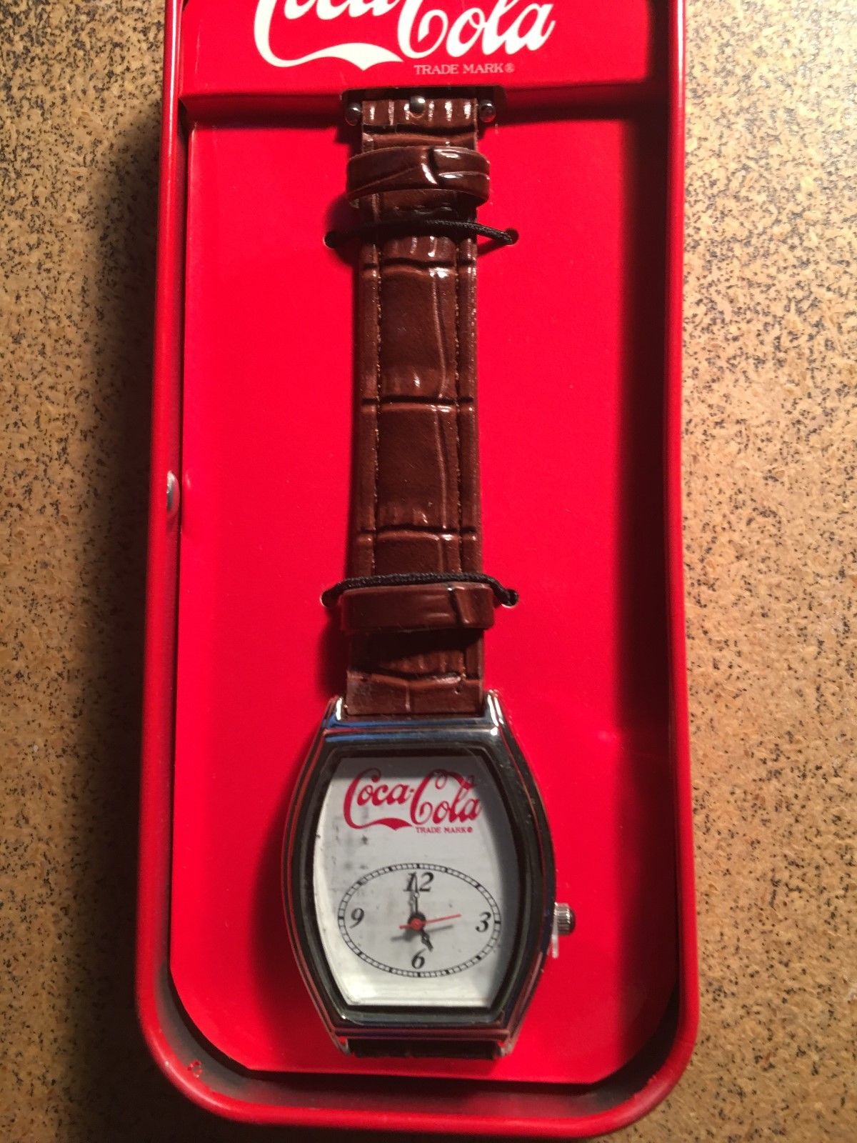 CocaCola Watch *New* .Quartz movement *Never WORN* Wrist Watch Tin