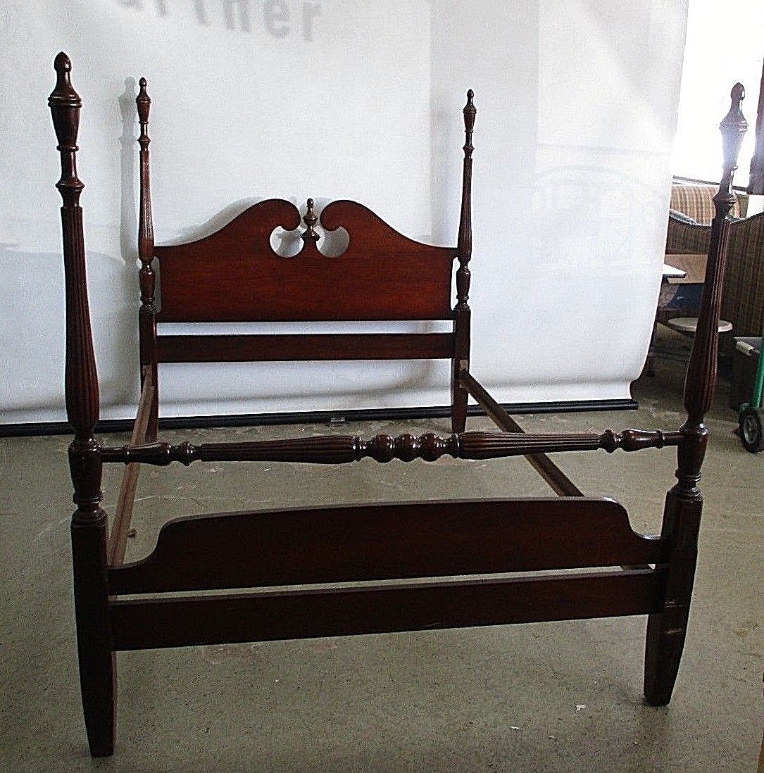 VINTAGE SOLID WOOD MAHOGANY BED FRAME FULL BED HEADBOARD