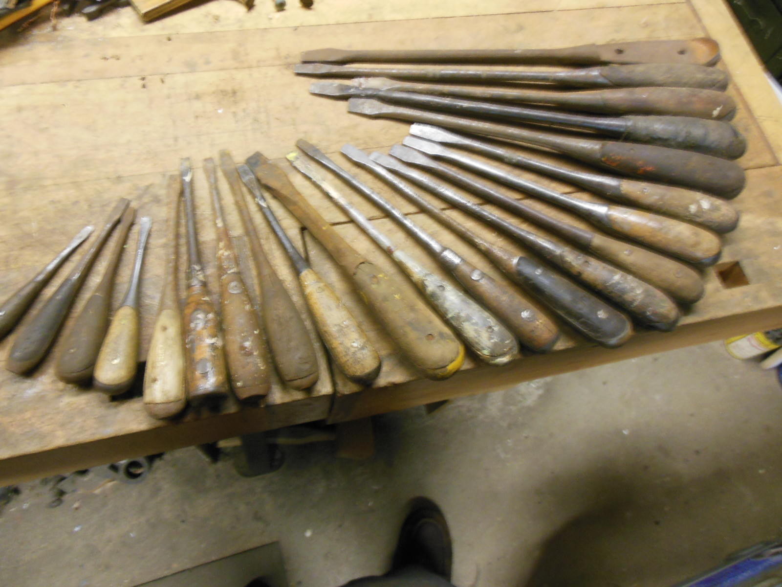 Vintage Wood Clad Handle Screwdrivers Old Cabinet Shop Tools Lenox
