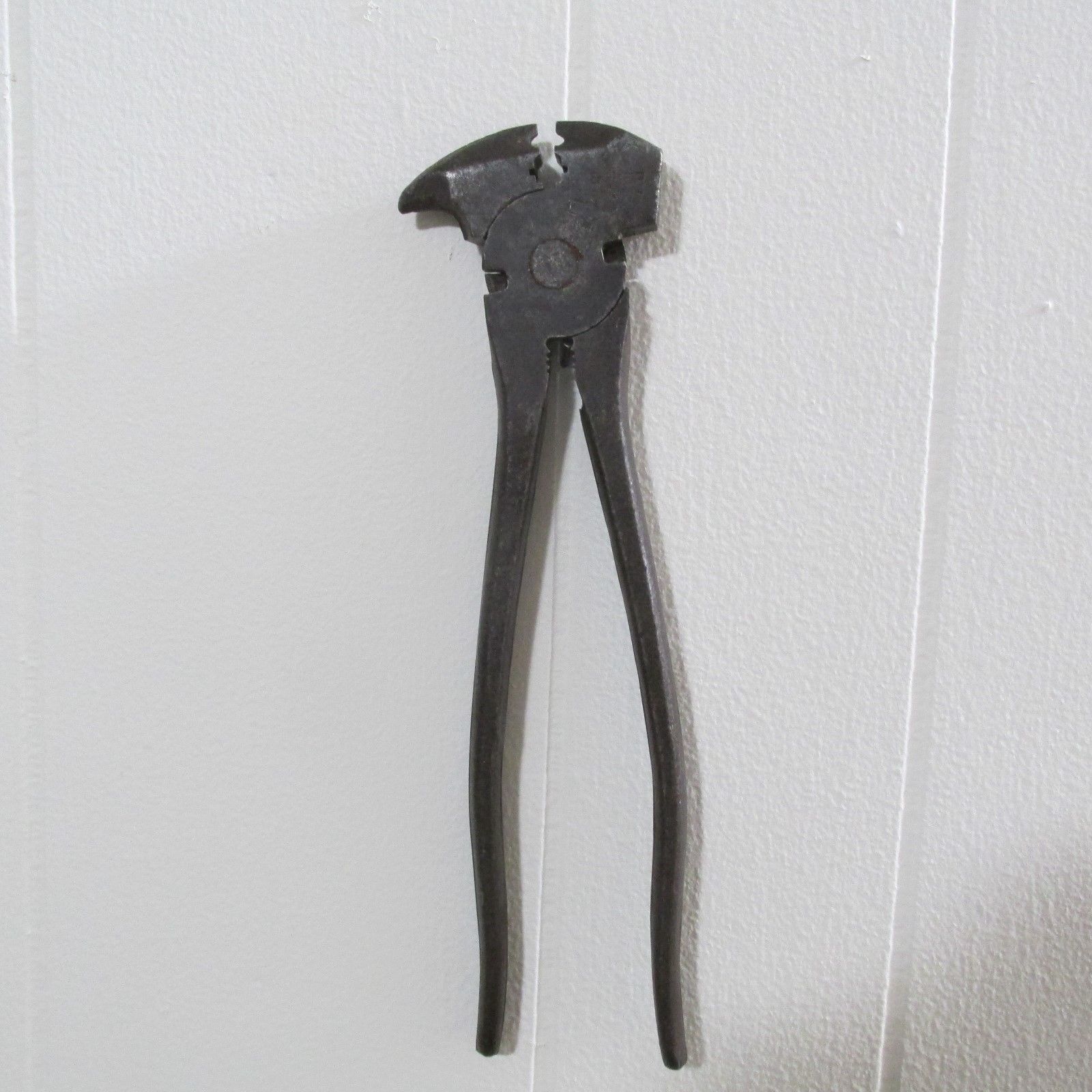 barb wire pliers