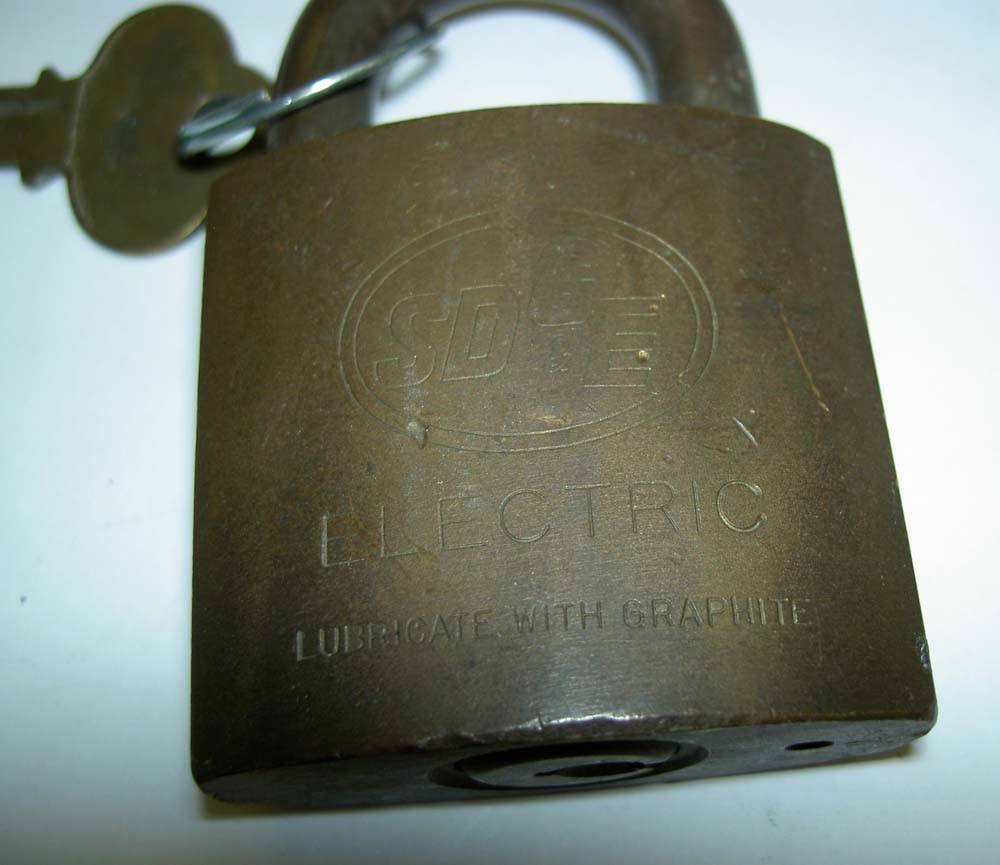 vintage-sdge-san-diego-gas-electric-logo-brass-padlock-lock-key