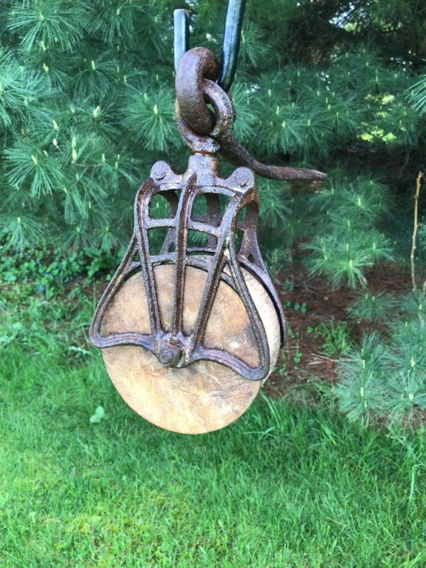 NICE VINTAGE CAST IRON & WOOD FARM BARN HAY PULLEY With Hook