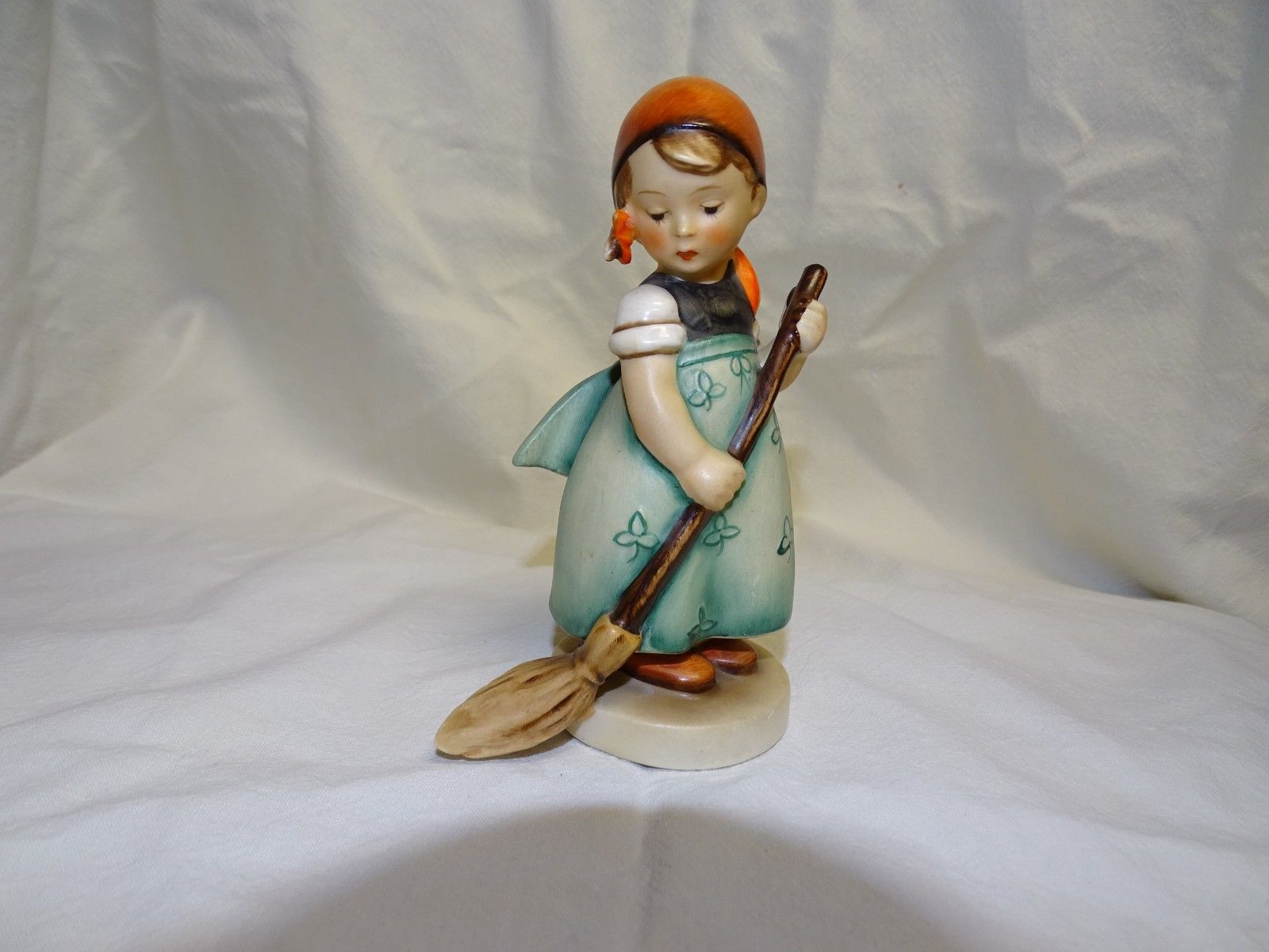hummel figurine little sweeper