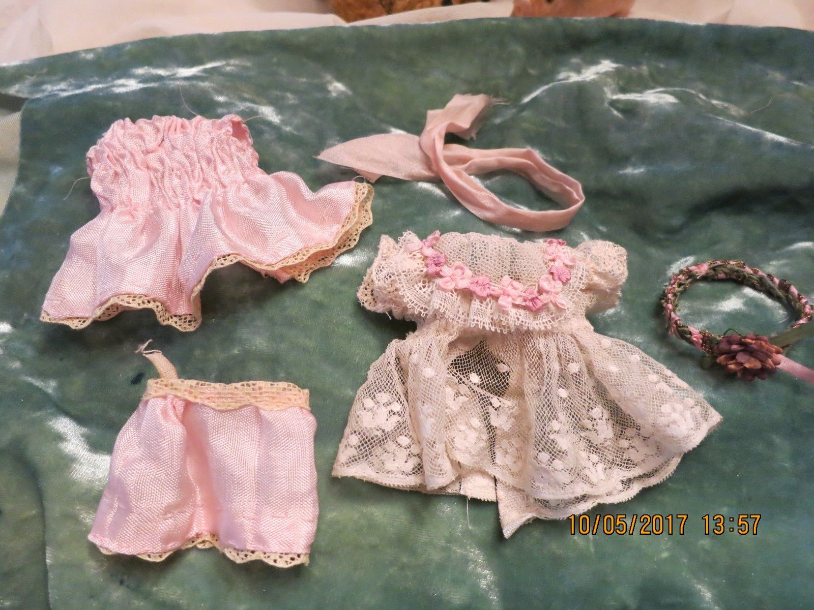 ANTIQUE LACE DRESS WREATH VINTAGE PINK TAFETTA UNDERWEAR 551/2 ANTIQUE DOLL Antique Price