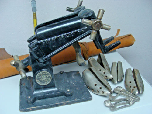 cobbler shoe stretcher