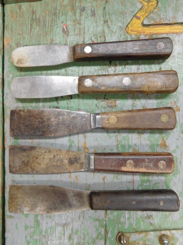 Mixed lot five (5) vintage putty knives rosewood handles Antique
