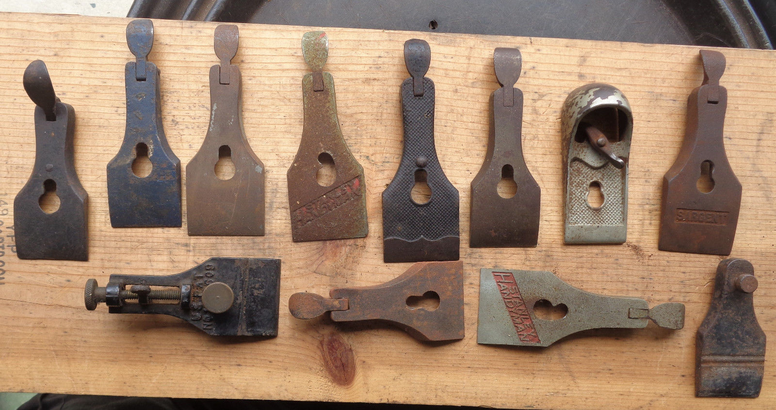 twelve assorted vintage lever caps for hand planes estate find