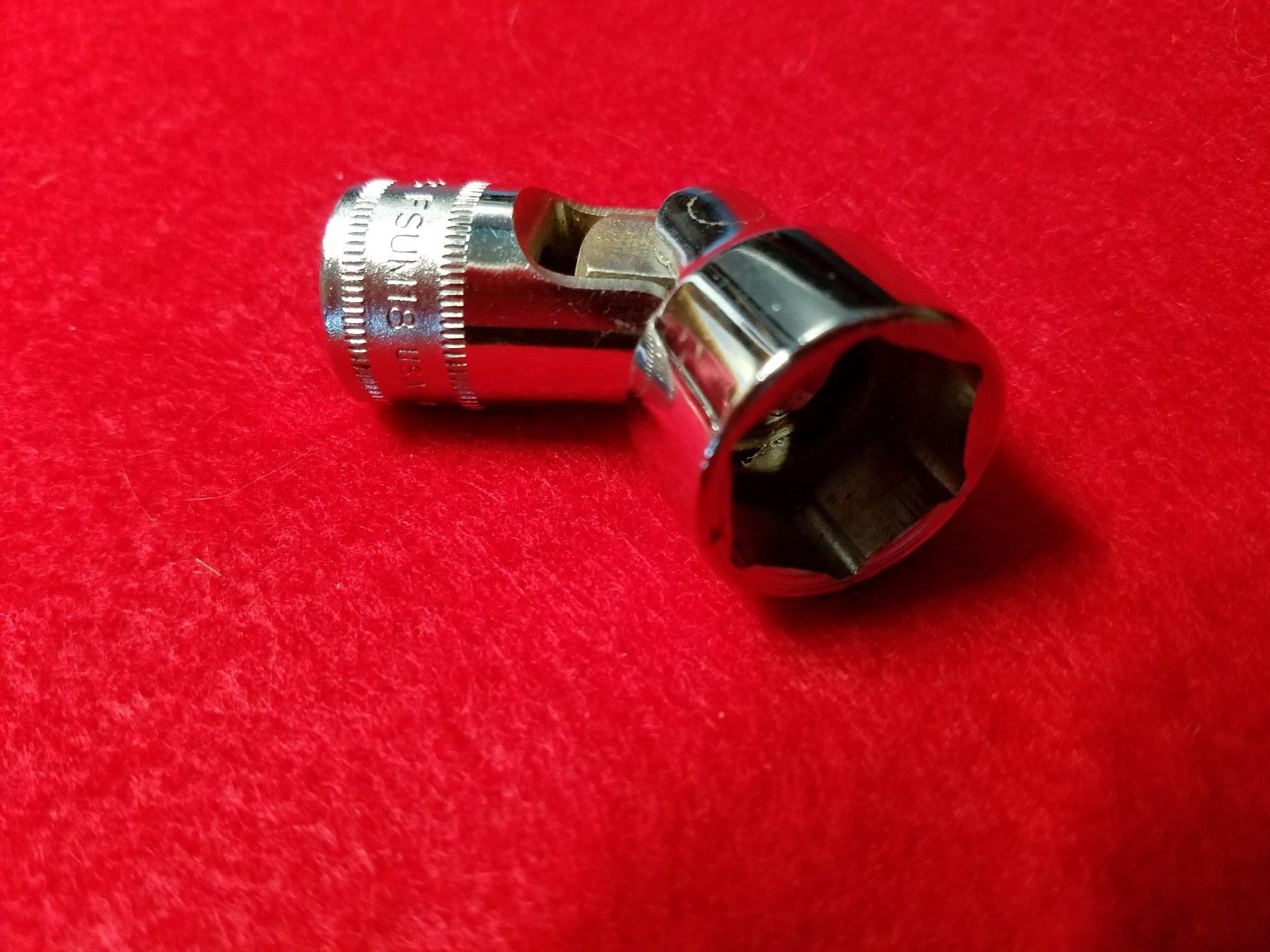 Vintage SnapOn 3/8" Drive Flank Drive Universal Socket 18MM FSUM18