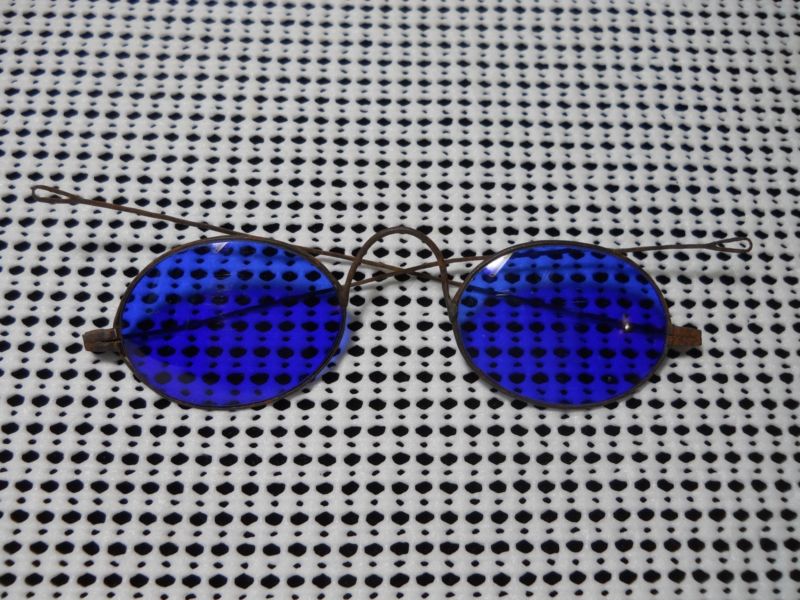 ANTIQUE STEEL FRAME EYEGLASSES WITH COBALT BLUE LENSES Antique Price Guide Details Page